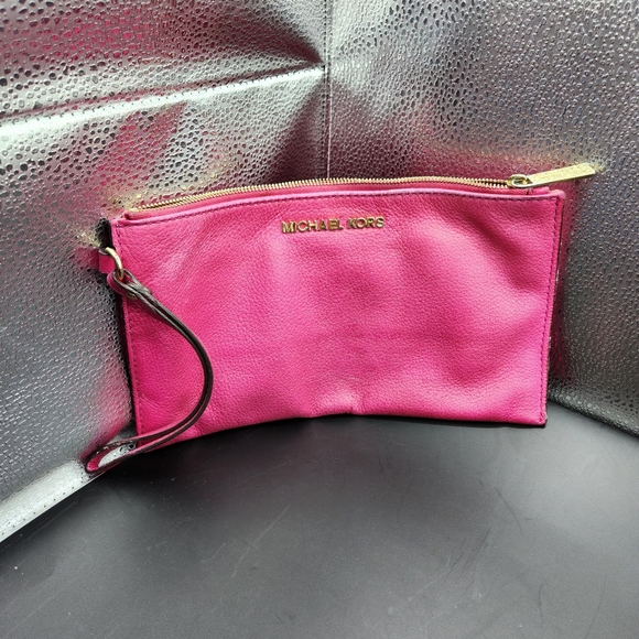 Michael Kors Wristlet - Picture 2 of 6